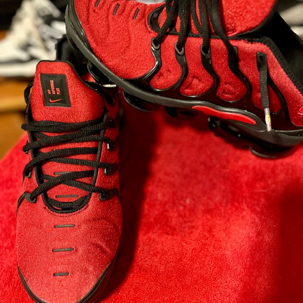 Nike Air Vapormax Plus in the University Red And Black